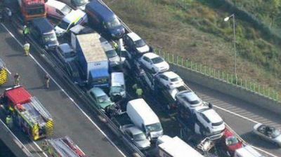 Masivo choque en cadena al sur de Londres deja 200 heridos