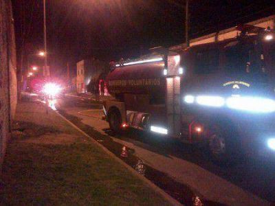 El incendio de una casilla de gas oblig� a la evacuaci�n de varias casas