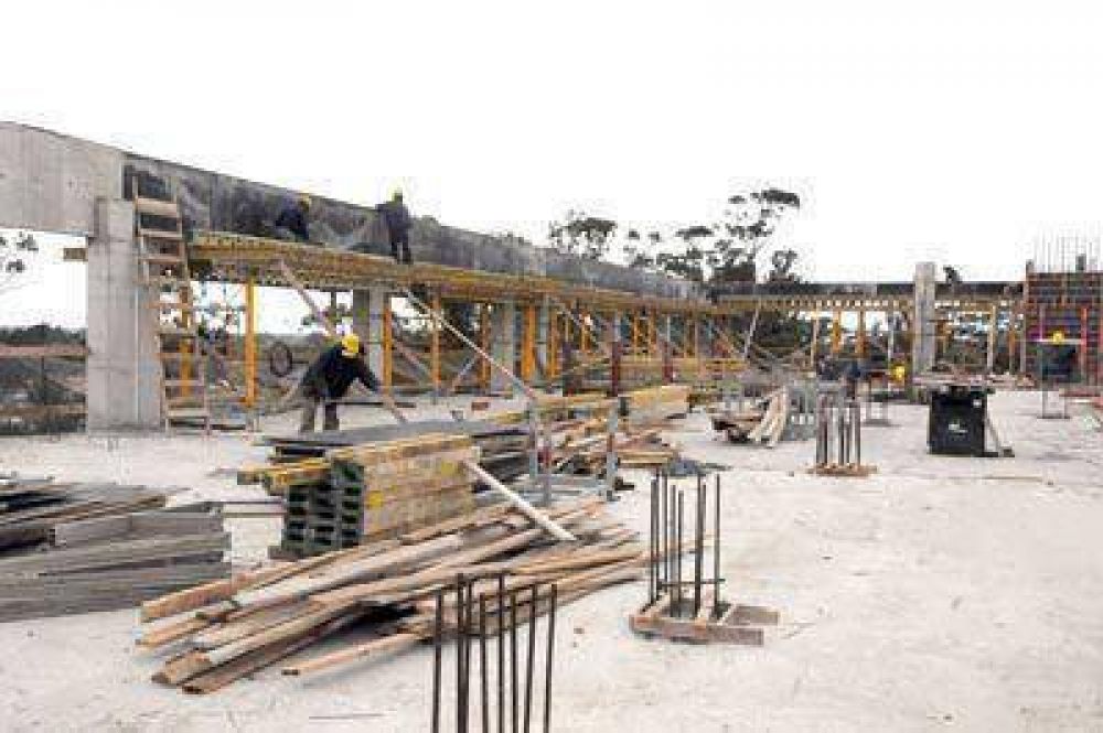 Autoridades recorren obras de infraestructura de la UNMdP