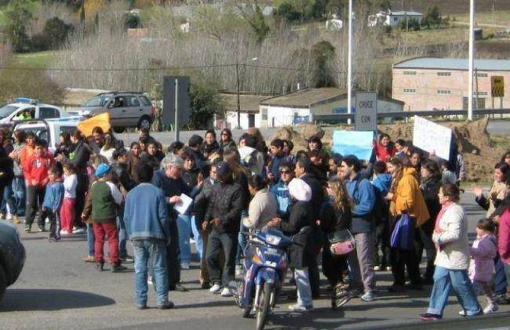 Una semana sin clases por problemas con el gas: padres cortaron la Ruta 226