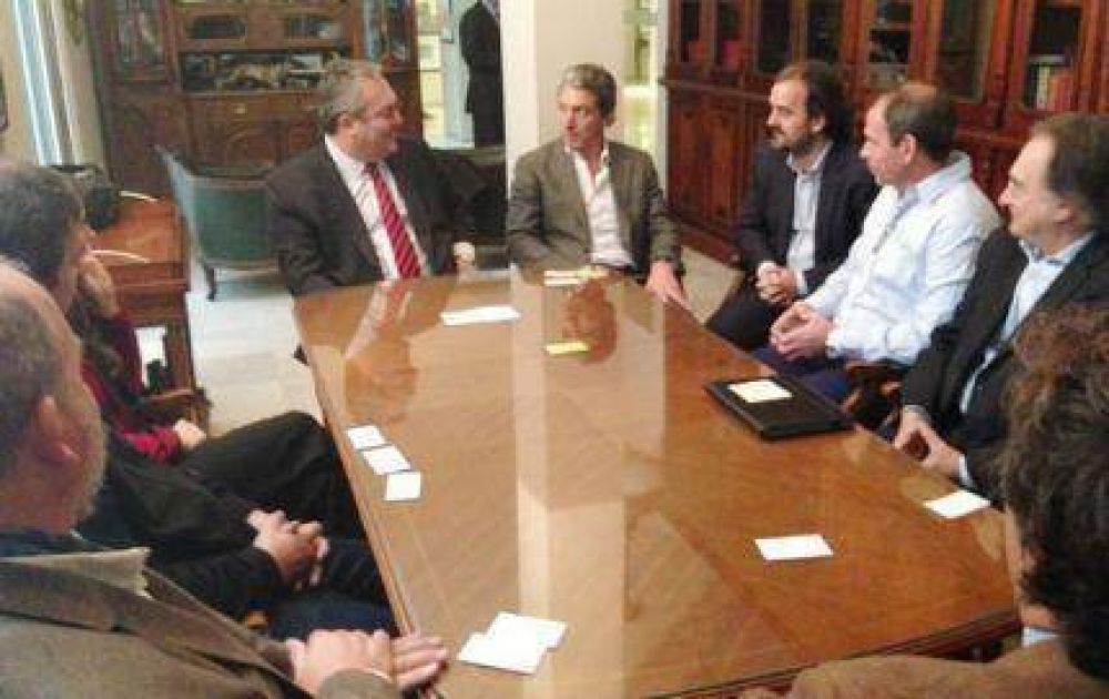 Pepe Scioli y Emiliano Giri participaron de un encuentro de emprendedores