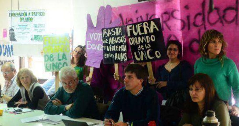 Por unanimidad la UNCo exoner� al docente Patricio Orlando, acusado de abuso de poder y discriminaci�n
