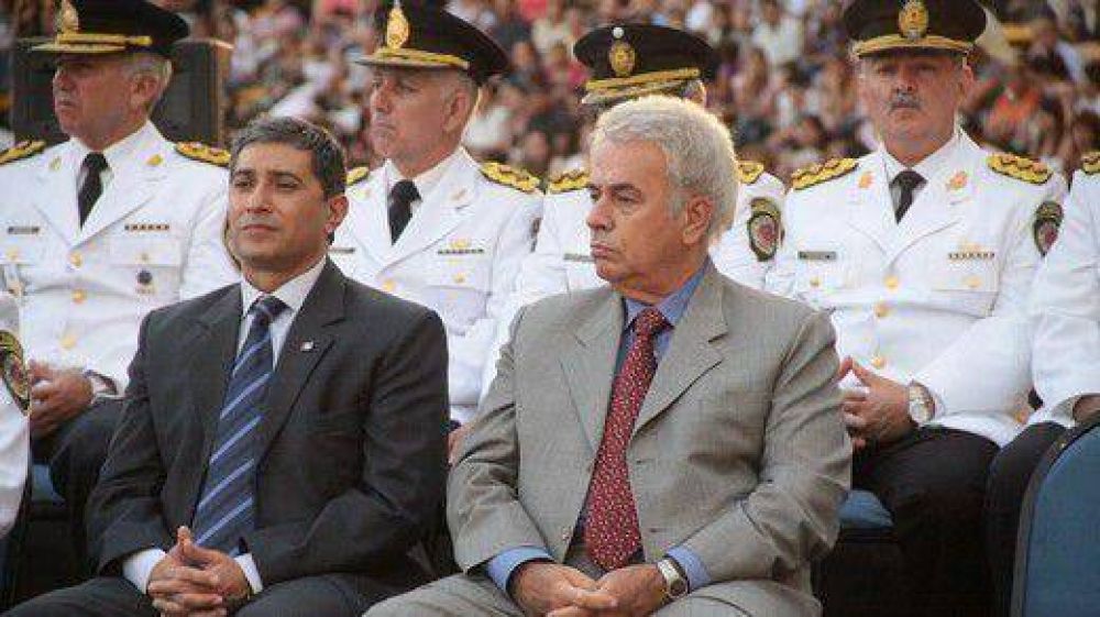 Bajo presi�n, el gobierno apart� a jefes de Drogas Peligrosas