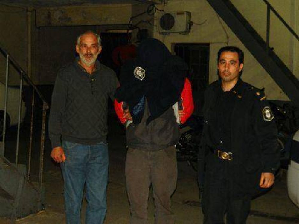 Una persona detenida acusada de dos robos 