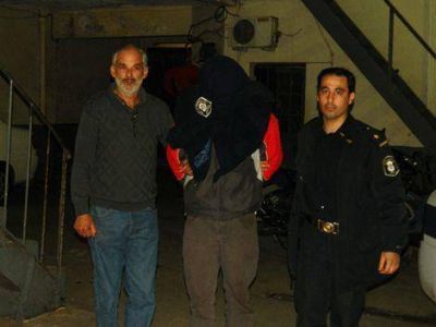 Una persona detenida acusada de dos robos 