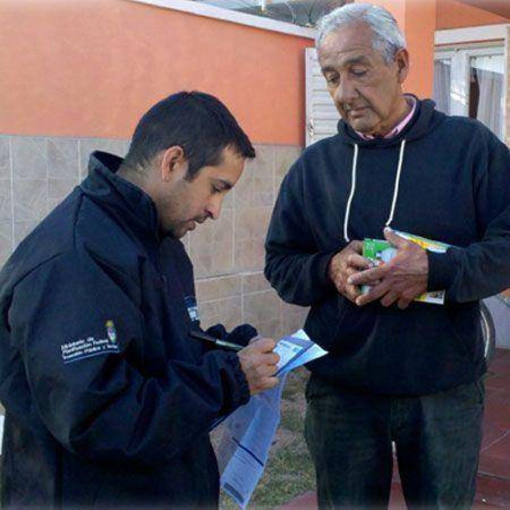 Entregaron lamparas del pronuree a 360 familias del barrio Ant�rtida II por pedido vecinal