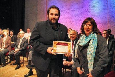 Inza particip� del acto de constituci�n de la "Fundaci�n Teatro Espa�ol de Azul Ciudad Cervantina"