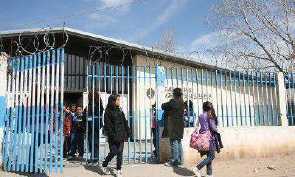Convocan a una concentraci�n porque una madre le peg� a una maestra en el barrio San Mart�n