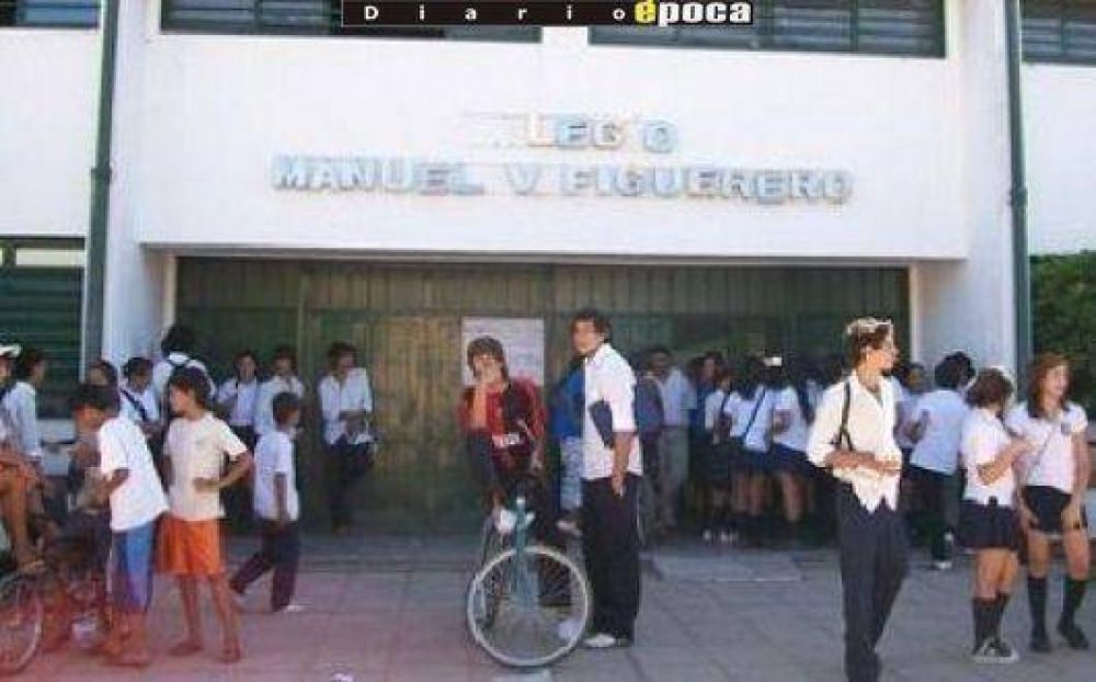 Adolescente apual a otro cerca del Colegio Manuel Figuerero