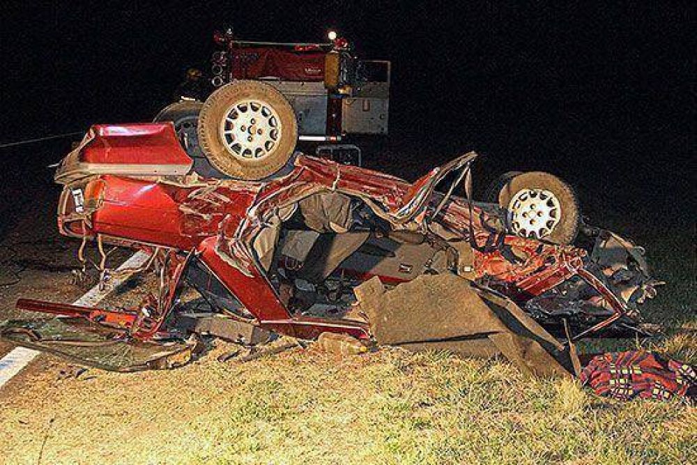 Una mujer bolivarense result� herida tras chocar con su auto