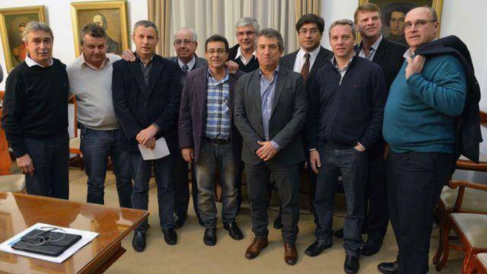 Intendentes vecinalistas ratificaron resplado a Urribarri para octubre	 