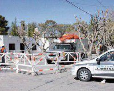 La obra de alta tensi�n sigue y llegaron con la fuerza policial