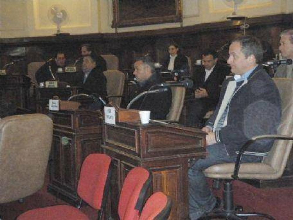 Concejo Deliberante: Cementerio, estacionamiento medido, radar y una cita entre Rocheteau y Lugli