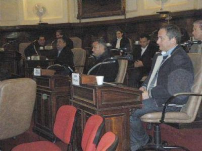 Concejo Deliberante: Cementerio, estacionamiento medido, radar y una cita entre Rocheteau y Lugli