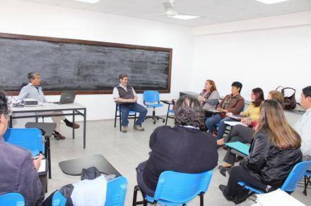 Importante intercambio entre docentes locales y del Instituto Balseiro sobre energ�a 