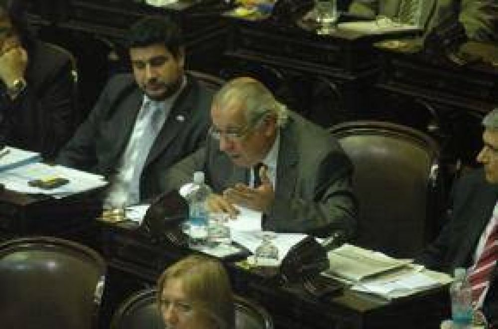 D�az Roig: "El radicalismo vota en contra de todo, hasta de sus propios proyectos" 