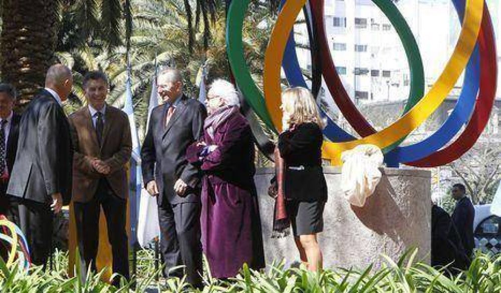Macri inaugur la escultura Energa Olmpica