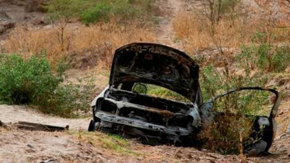 Hallan dentro de un auto el cuerpo calcinado de una mujer