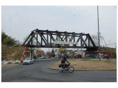 El Concejo cambi� el nombre del hist�rico Puente Negro
