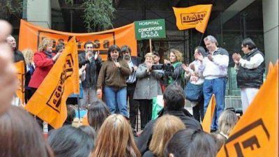 Trabajadores del SITAS marcharon al Congreso por el 82% m�vil para Salud