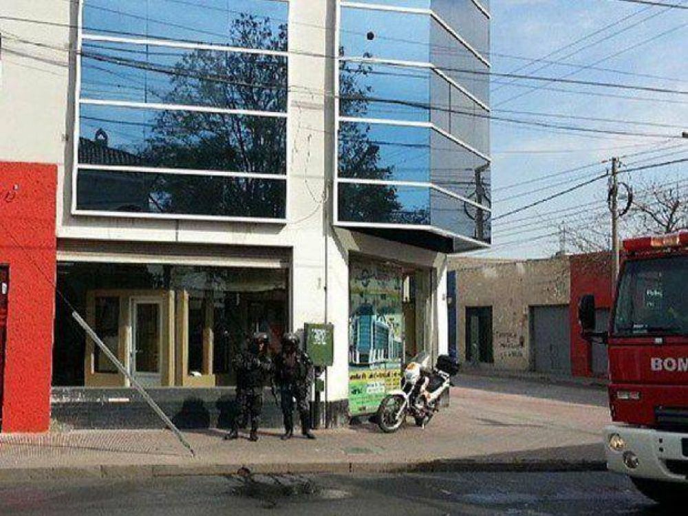 Temor por una explosi�n y un escape de gas en un barrio