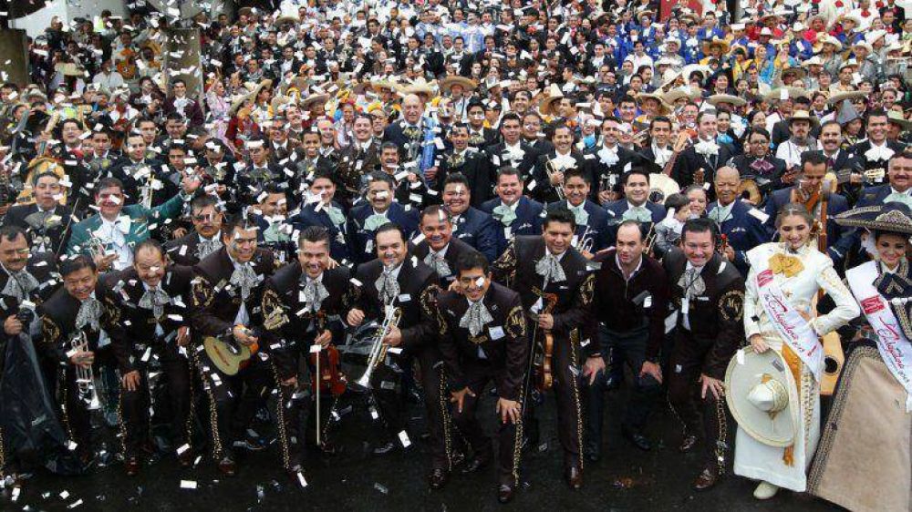 700 mariachis tocando al unísono rompieron récord Guinness