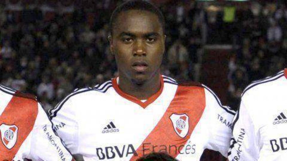La emoci�n de Balanta al ser ovacionado en el Monumental