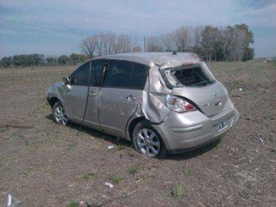 Una mujer volc� con su auto en la ruta 6