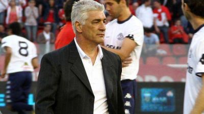 Omar De Felippe: "Trato de que los referentes asuman la presi�n"