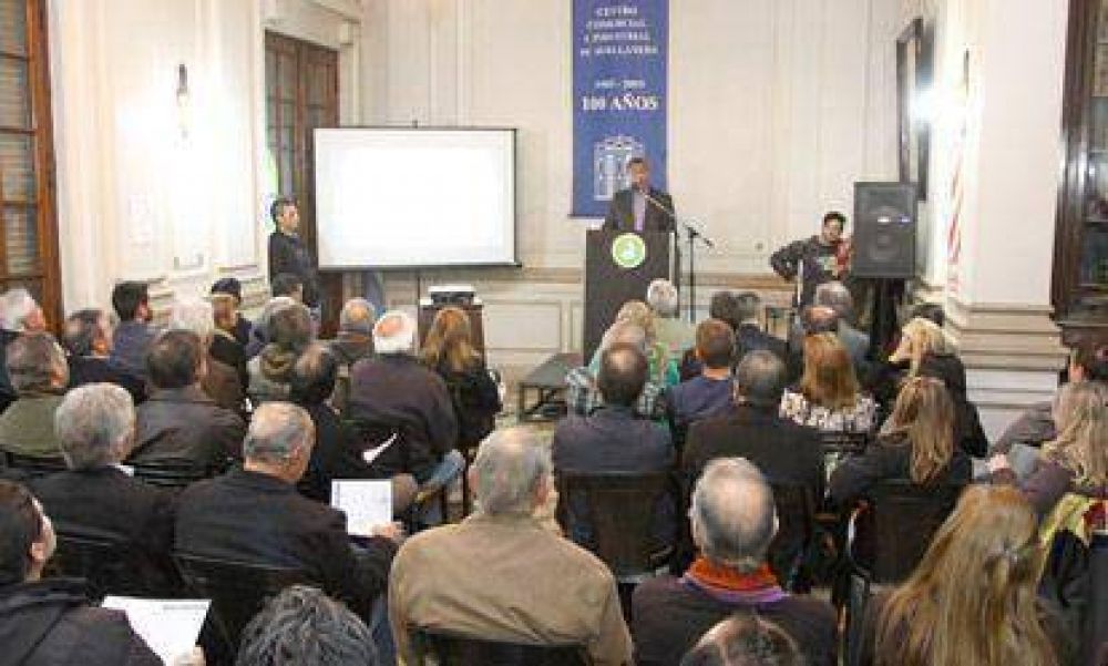 Ferraresi present� el plan de seguridad ante vecinos de Avellaneda y Pi�eiro