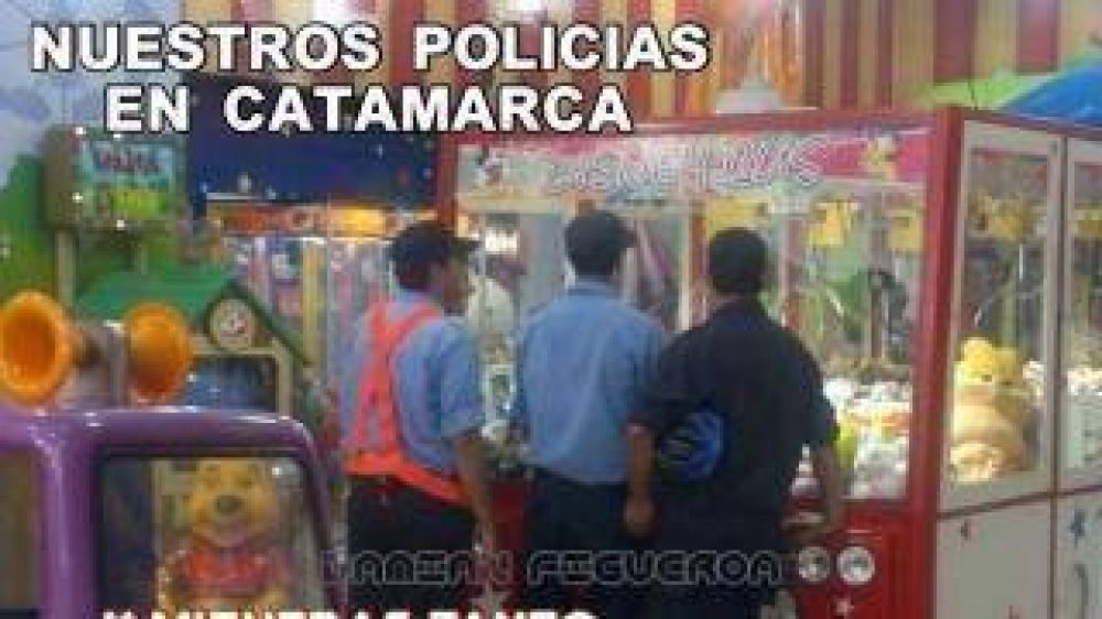 Vecinos escrachan p�blicamente a polic�as