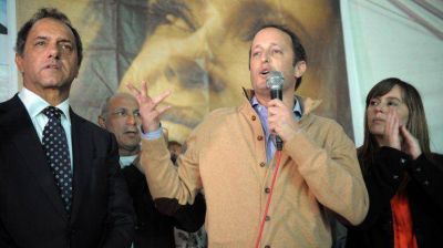 El kirchnerismo bonaerense present� sus listas y provoc� el enojo de intendentes