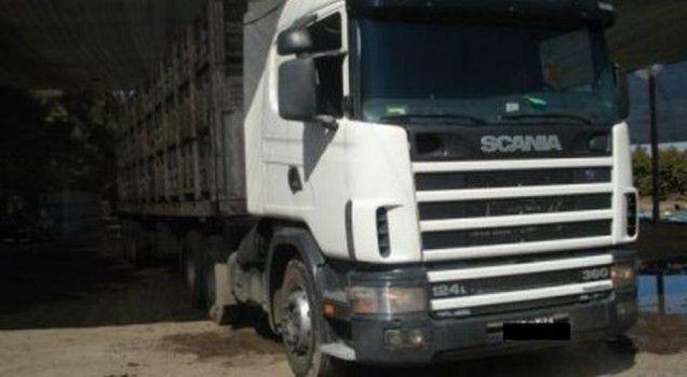 Secuestran un cami�n con 20 toneladas de carb�n ilegal