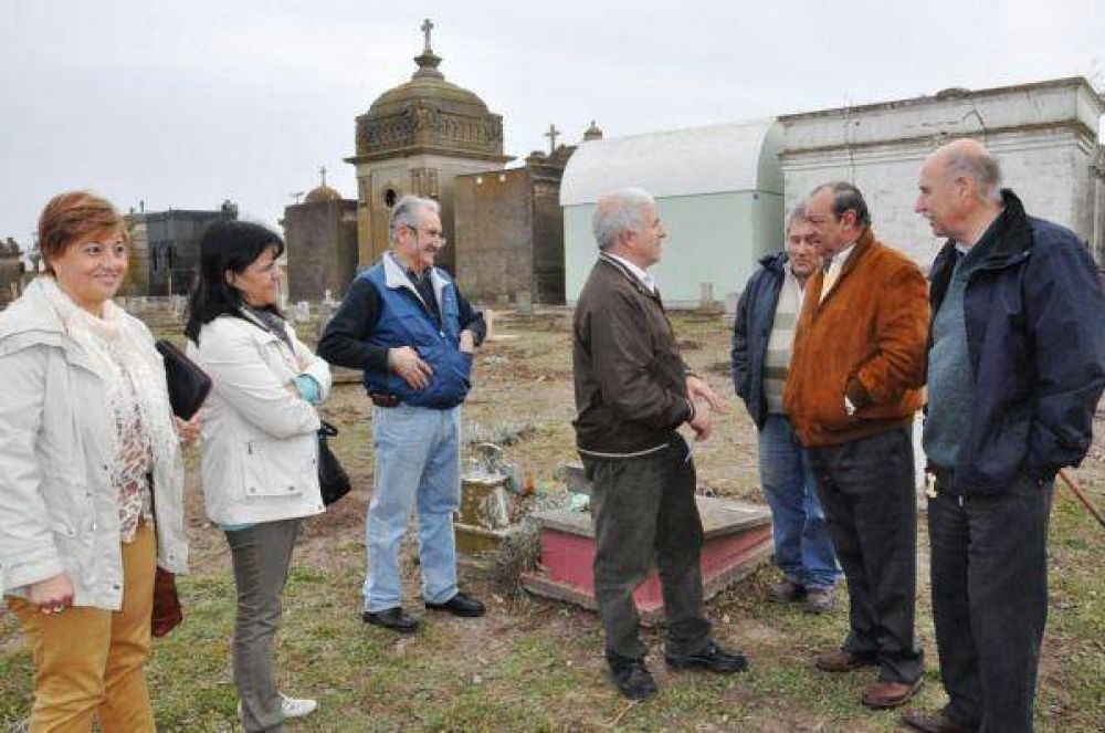 El Intendente S�nchez recorri� la obra del Cementerio