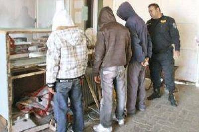 Tres detenidos por un arrebato en el centro de La Banda