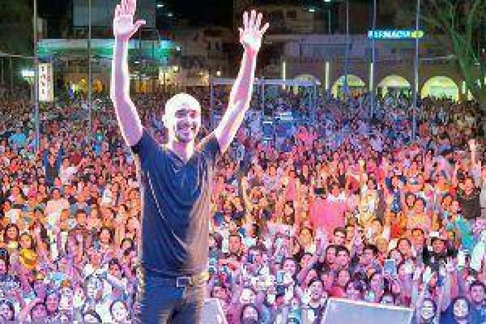 Abel Pintos hizo delirar a Las Termas en el 59o aniversario de la ciudad