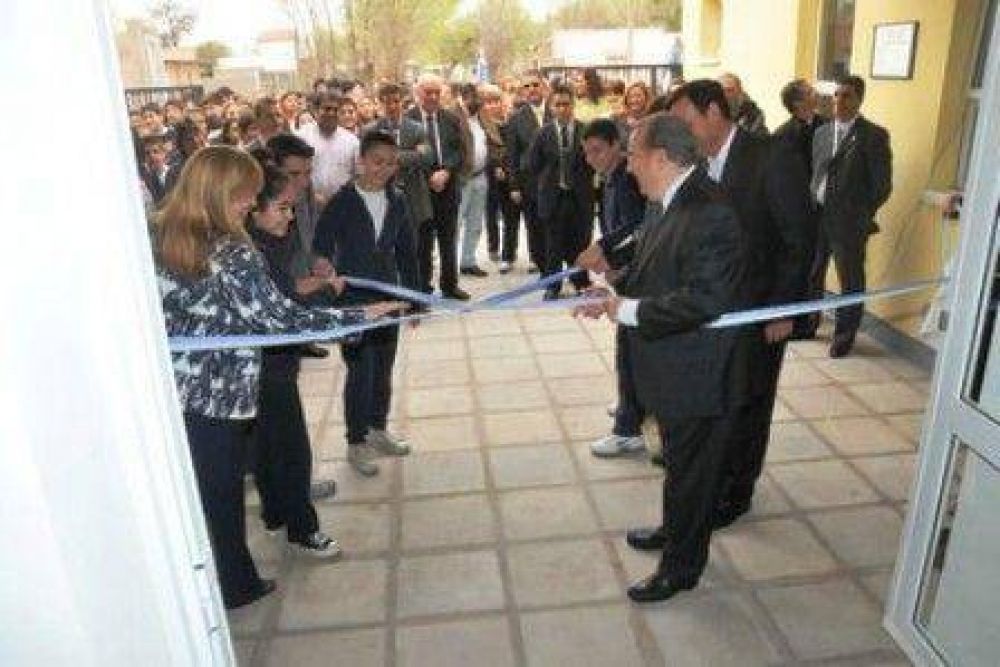 Jorge inaugur� colegio secundario en Anguil