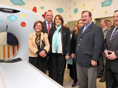 Un tom�grafo y dos aulas digitales para la salud p�blica