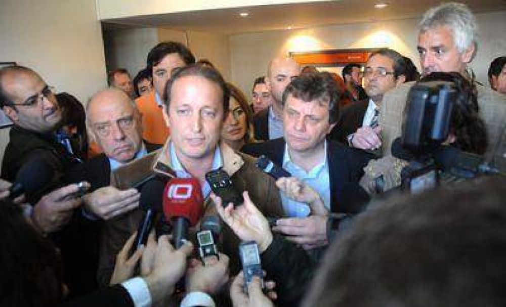 Mart�n Insaurralde pidi� que el Estado se haga cargo de los j�venes