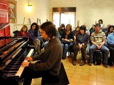 HORACIO LAVANDERA OFRECI� CL�NICA GRATUITA A ALUMNOS