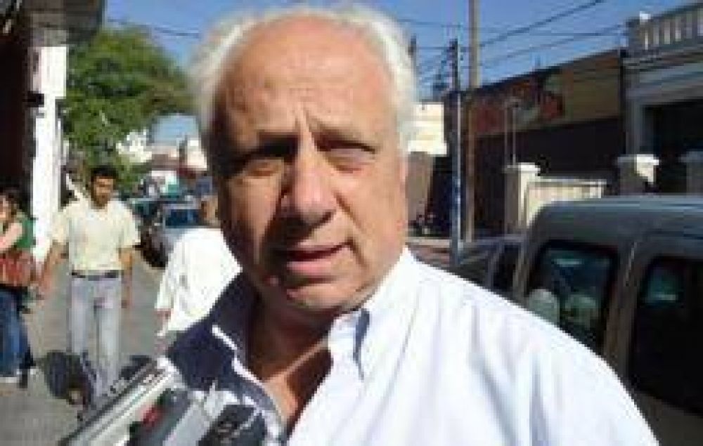 Carlos Santander tambi�n presentar� una doble candidatura