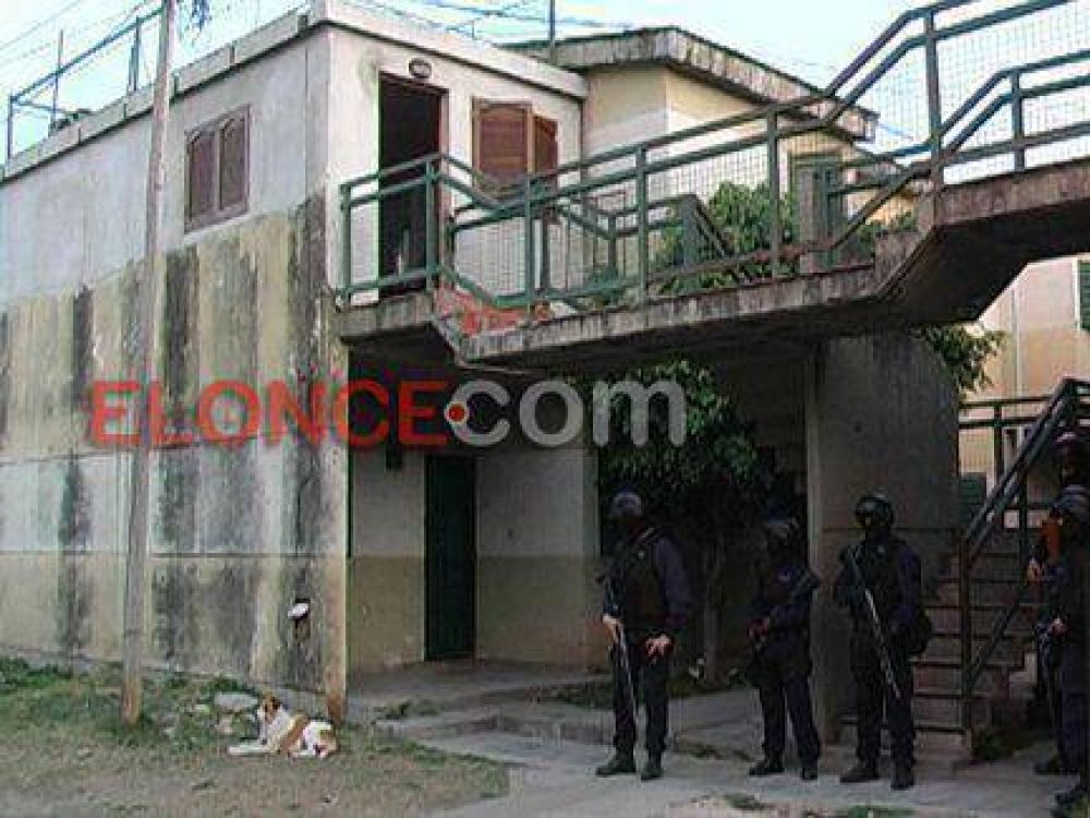 La polic�a lleg� a una casa por un il�cito y se encontr� con armas y �gran cantidad� de billetes y monedas 