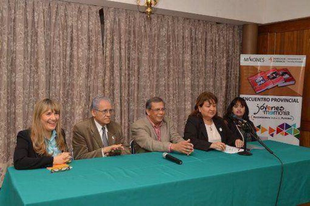 Escuelas secundarias trabajar�n sobre problem�ticas sociales de los '70