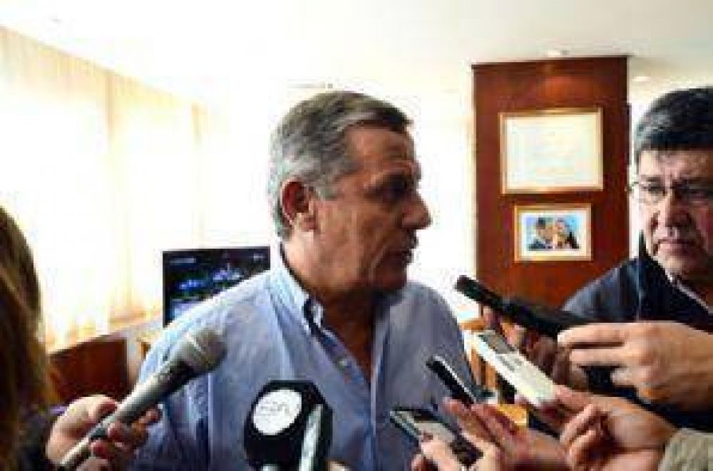 El intendente cuestion� duramente al Gobierno neuquino y al EPAS