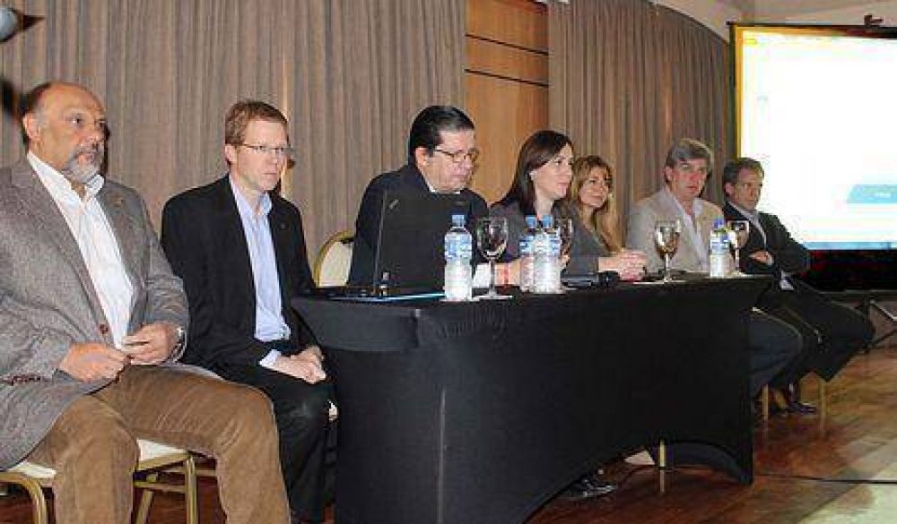 Vidal firma convenio con Corrientes