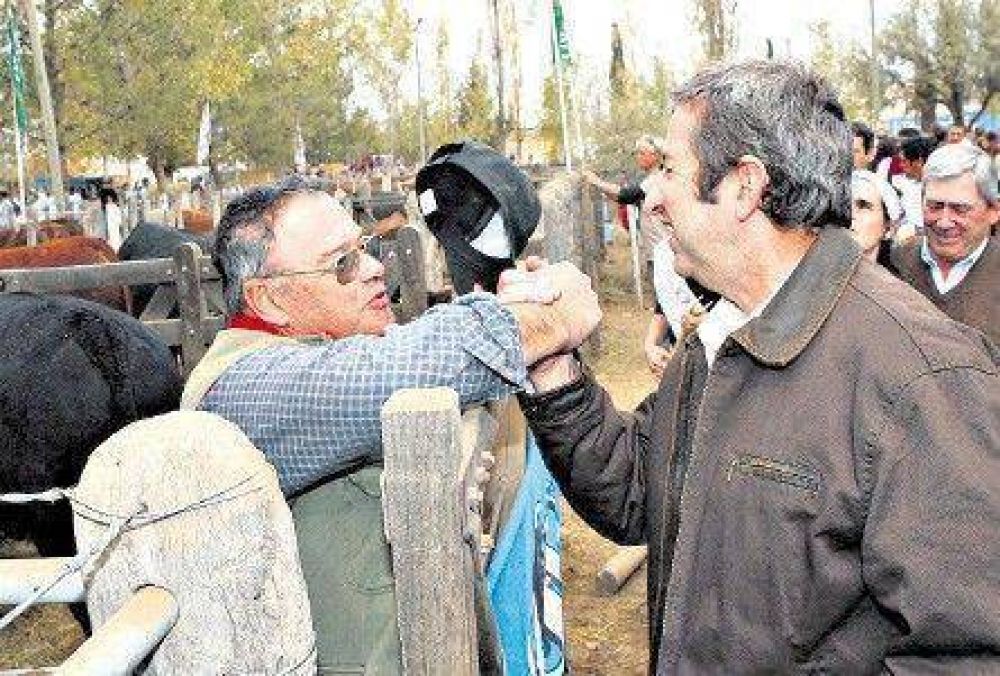 El kirchnerismo busca c�mo alterar el sue�o de Cobos