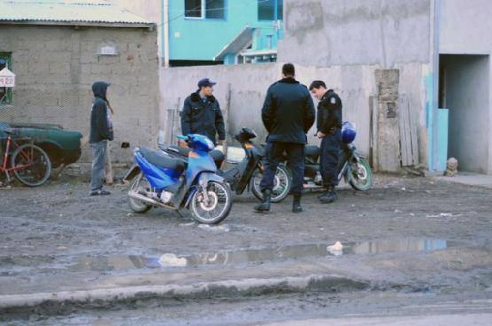 La polic�a demor� a nueve sujetos por desvalijar la casa de un tatuador