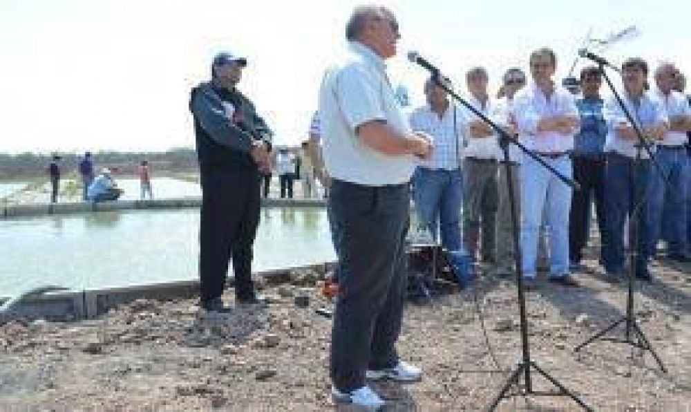 Habilitan reservorio que proveer� de agua a zona rural de Castelli