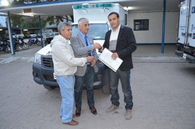 La D�rsena recibi� una ambulancia cero kil�metro