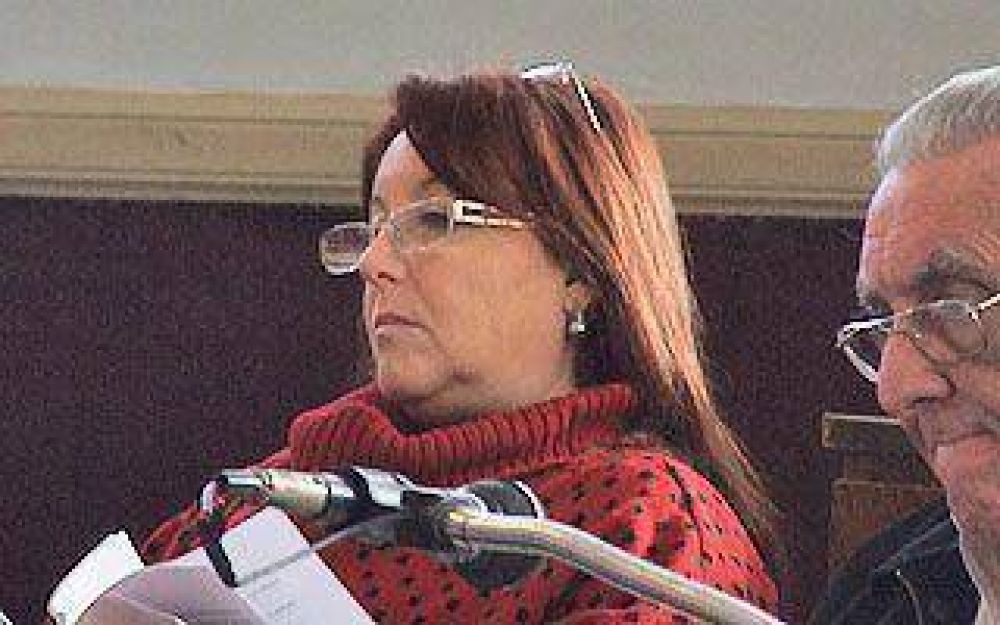 El oficialismo sigue acusando �traici�n� y Tavano se defiende